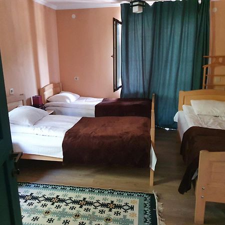 מסטיה Guesthouse Edelweiss חדר תמונה